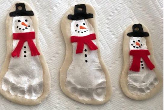 Create a fun snowman decoration while listening to some fun snowman stories! 