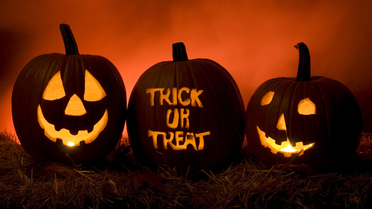 Image of three jack o' lanterns, one with the words "Trick or Treat".